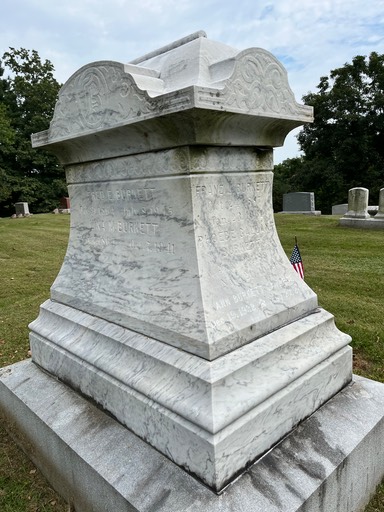 mom-monument-inscription