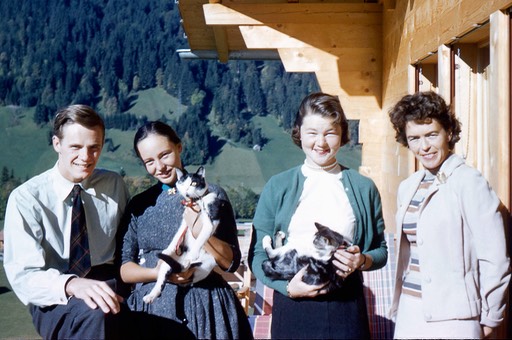 sm-1957-58_Europe Gstaad VAE Joan WER Ann cropped